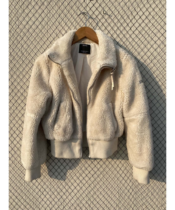 Off-white colored, crop,...