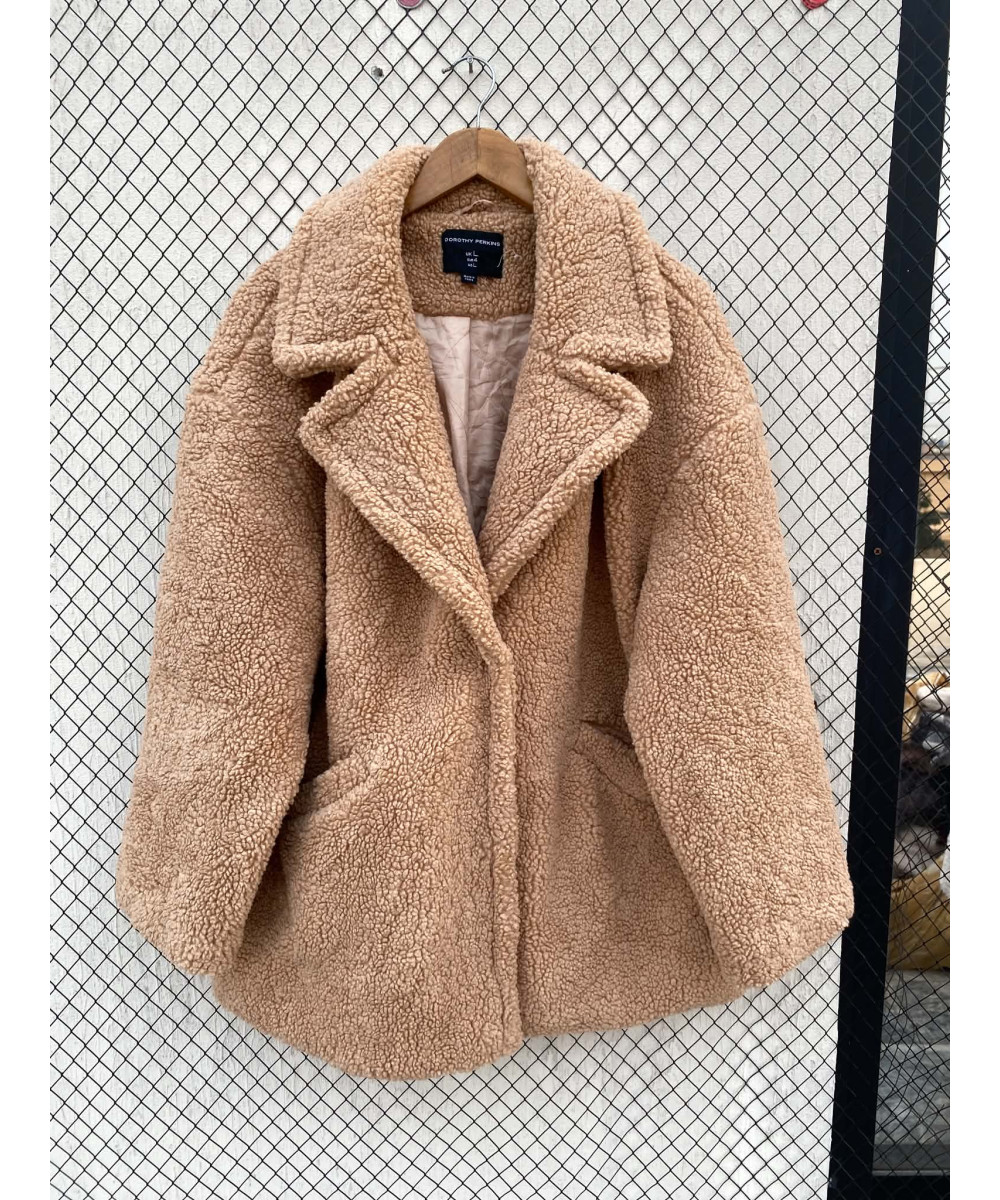 Amberbrown-colored, teddy coat
