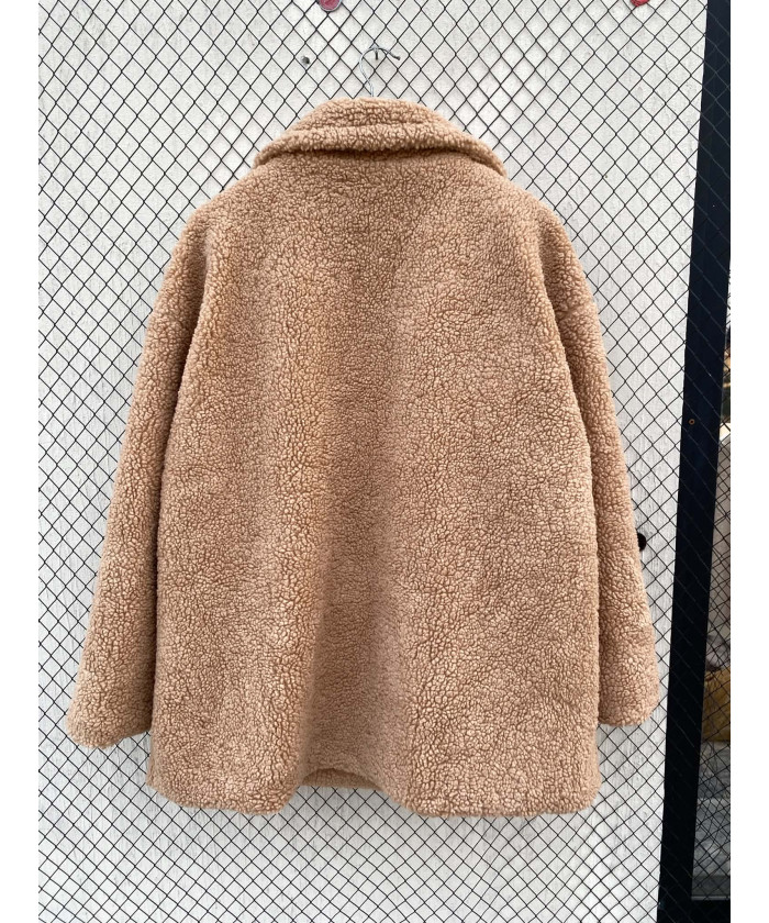 Amberbrown-colored, teddy coat