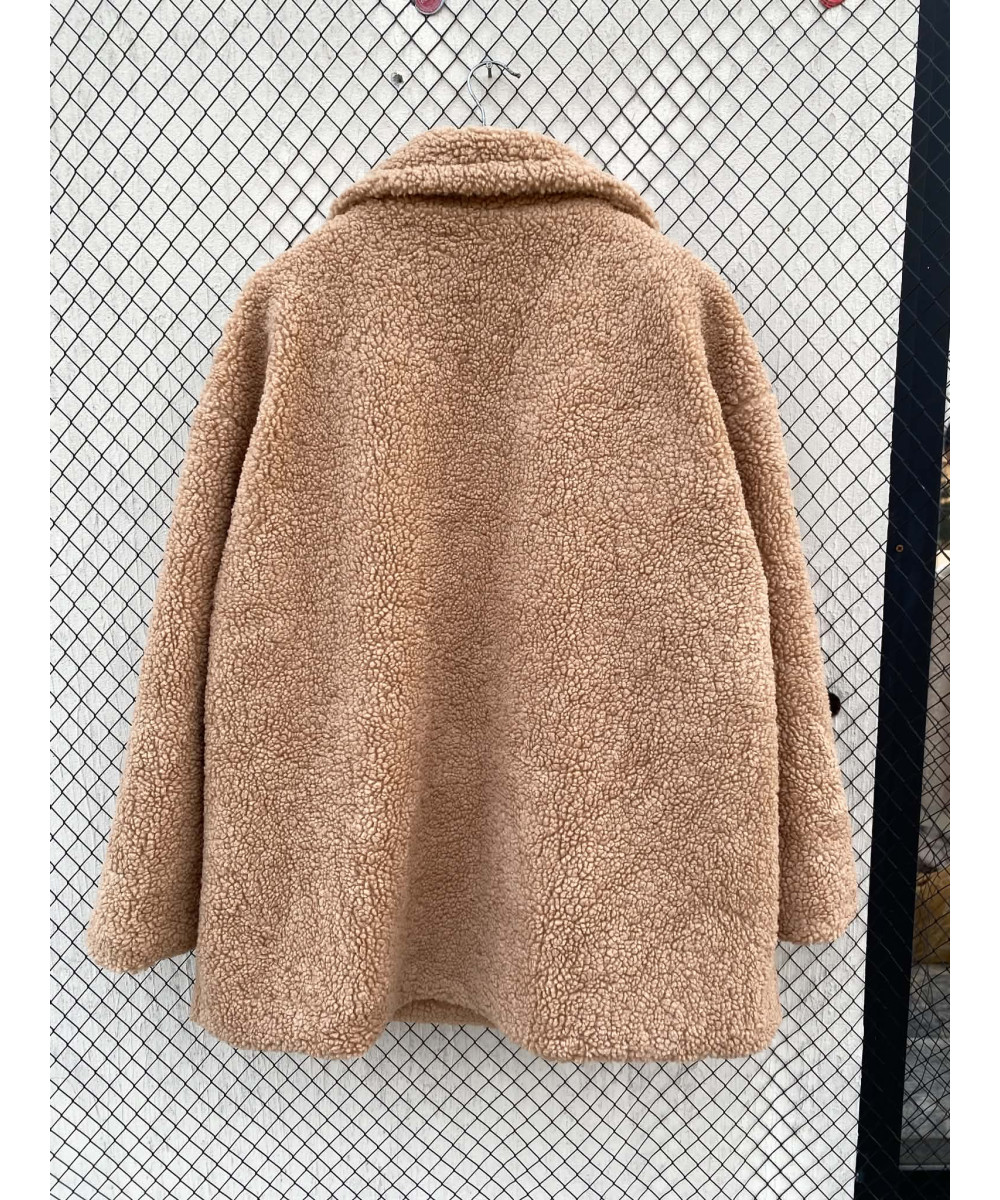 Amberbrown-colored, teddy coat