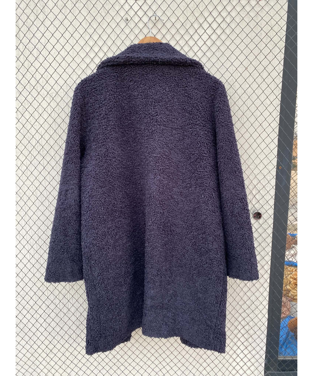 Navy blue-colored, teddy coat