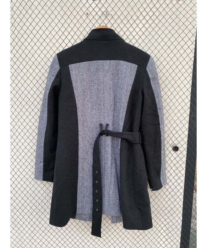 Gray & black, mid-lengthed,...